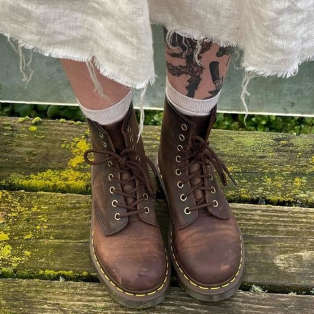 RARE Dr. Doc Martens JUSTYNA 10-Eye Crazy Horse Leather Boots Zipper 8 US Brown - Picture 14 of 16
